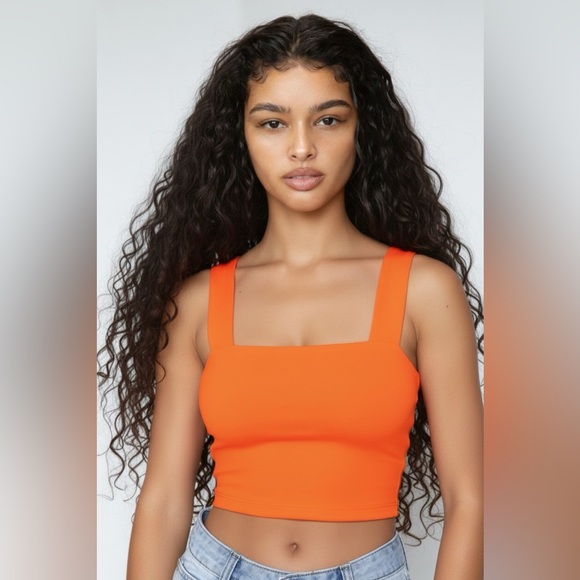 Square-Neck Essential Crop Top - Picture 12 of 14